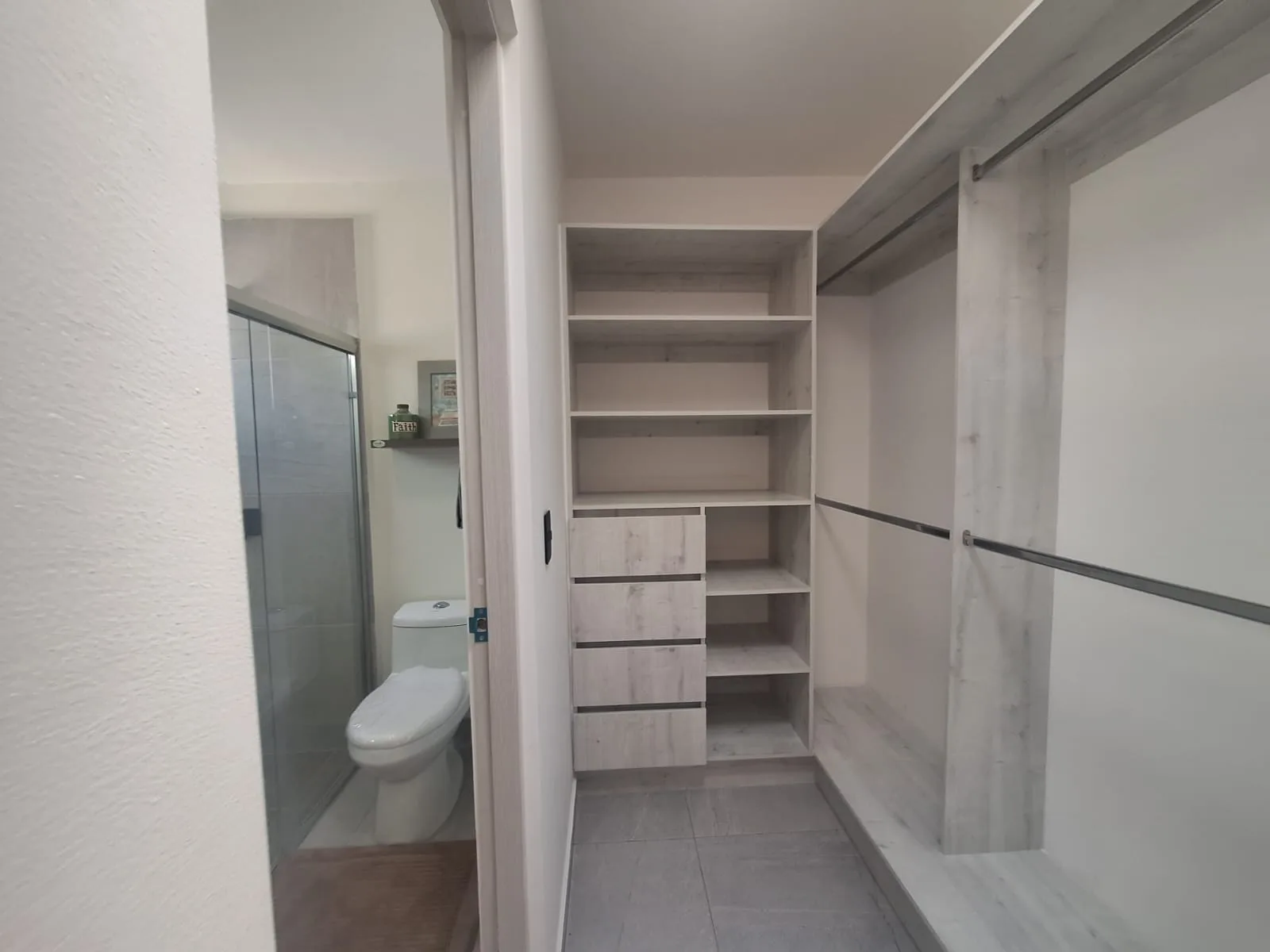 Walking closet