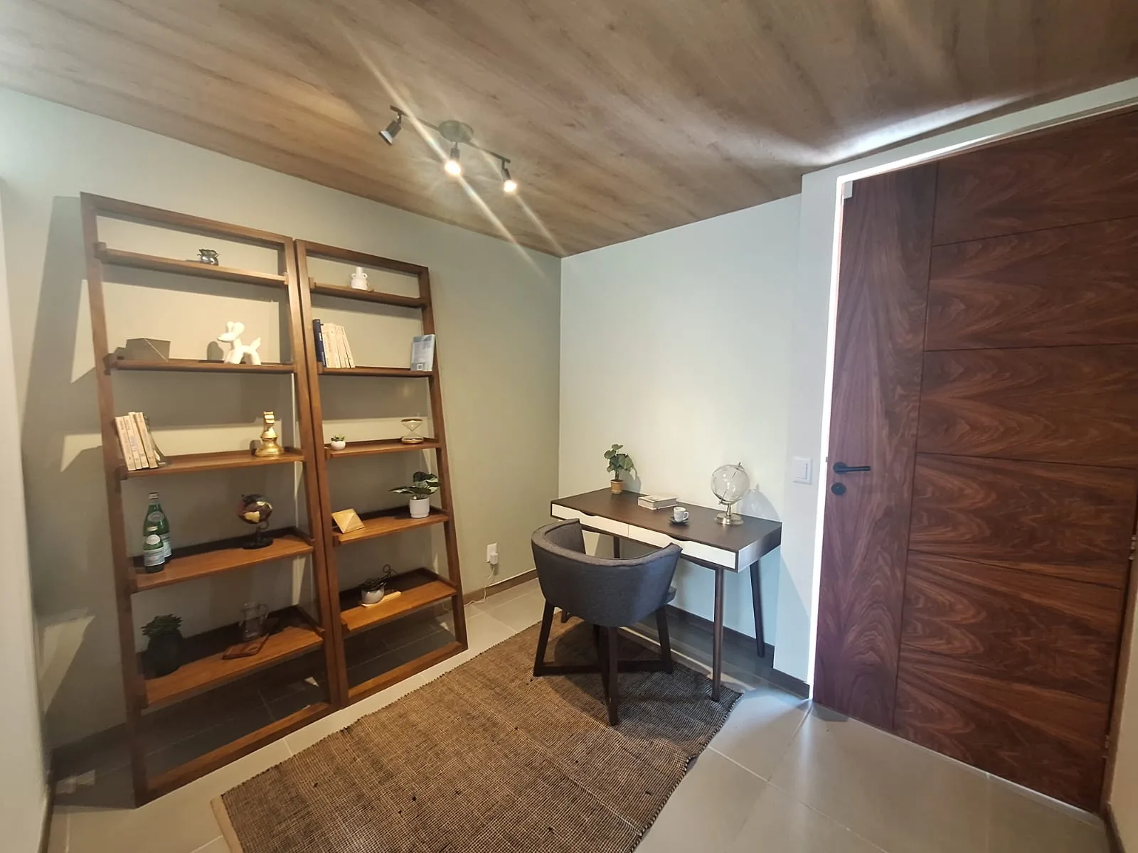 Zákia. Walking closet y recepción