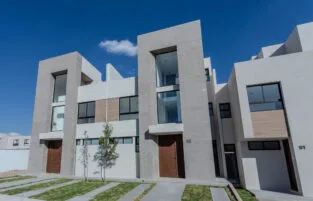 Altos Juriquilla. Área lavado, family room, roof garden y asador