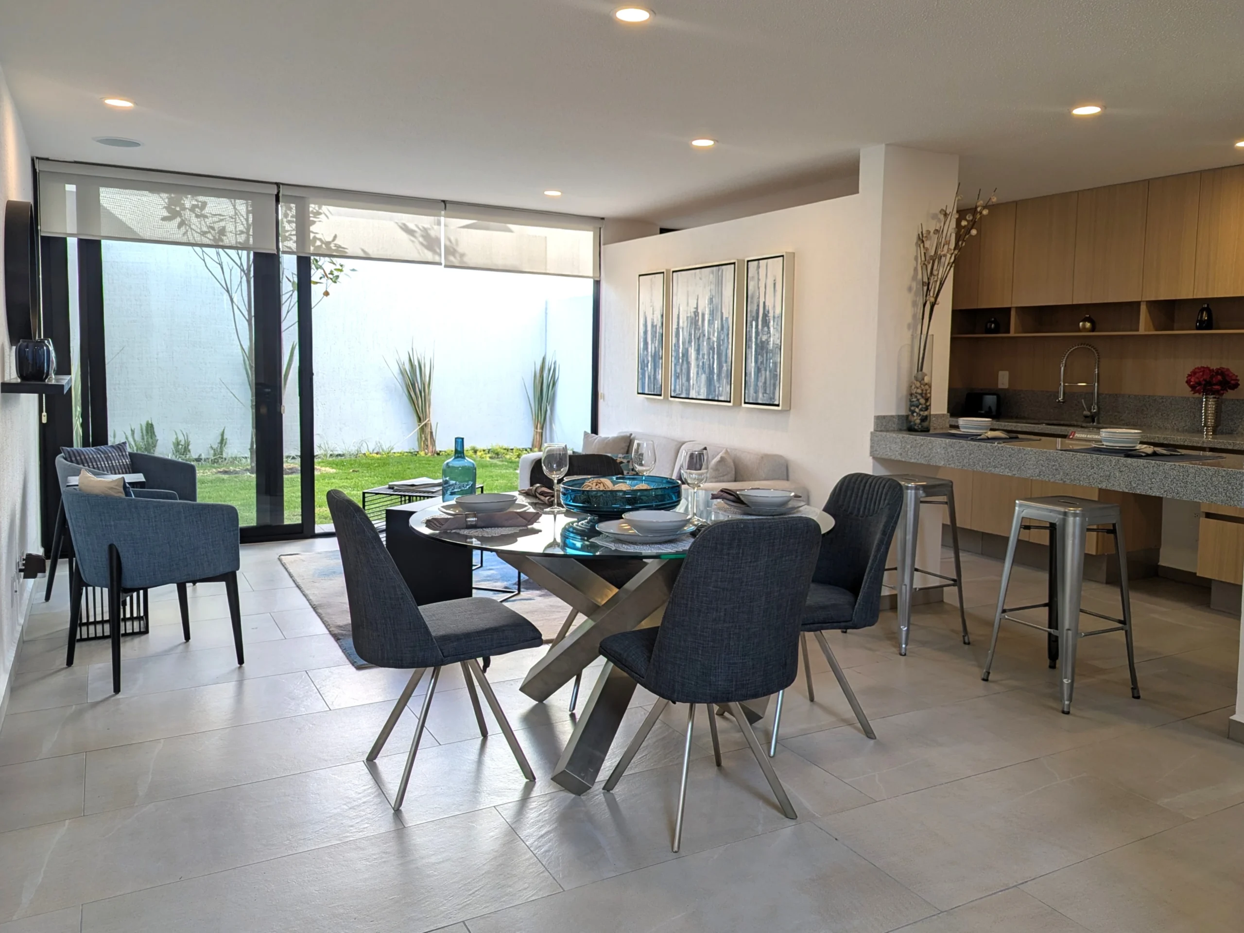Altos Juriquilla. Sonido ambiente, área de lavado y cocina equipada