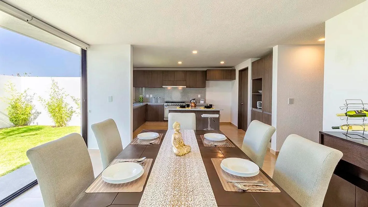 Altos Juriquilla. Sonido ambiente, área de lavado interior y cocina equipada.