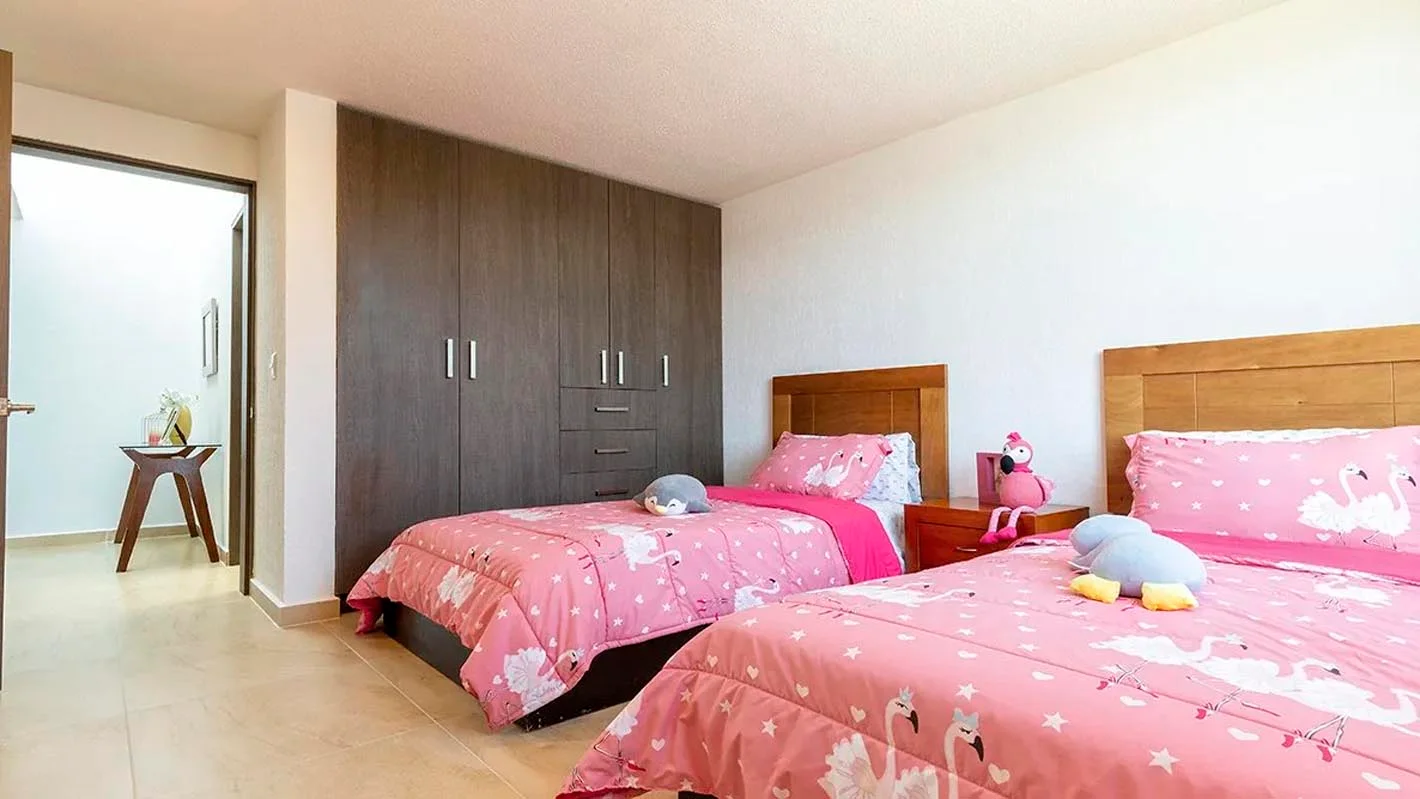 Altos Juriquilla. Sonido ambiente, área de lavado interior y cocina equipada.
