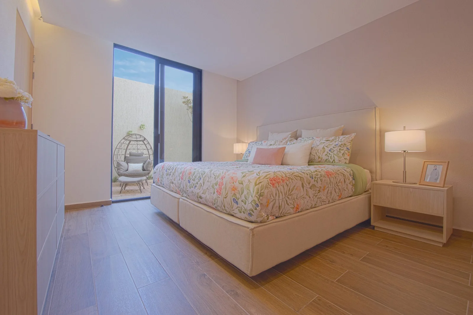Altos Juriquilla. Sonido ambiente, cocina equipada y área de lavado