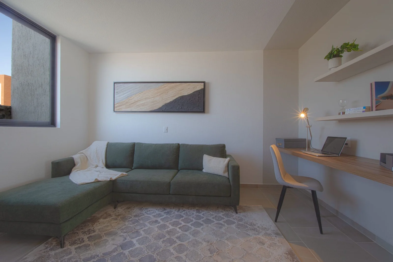 Altos Juriquilla. Estudio, sonido ambiente, cocina equipada y área de lavado