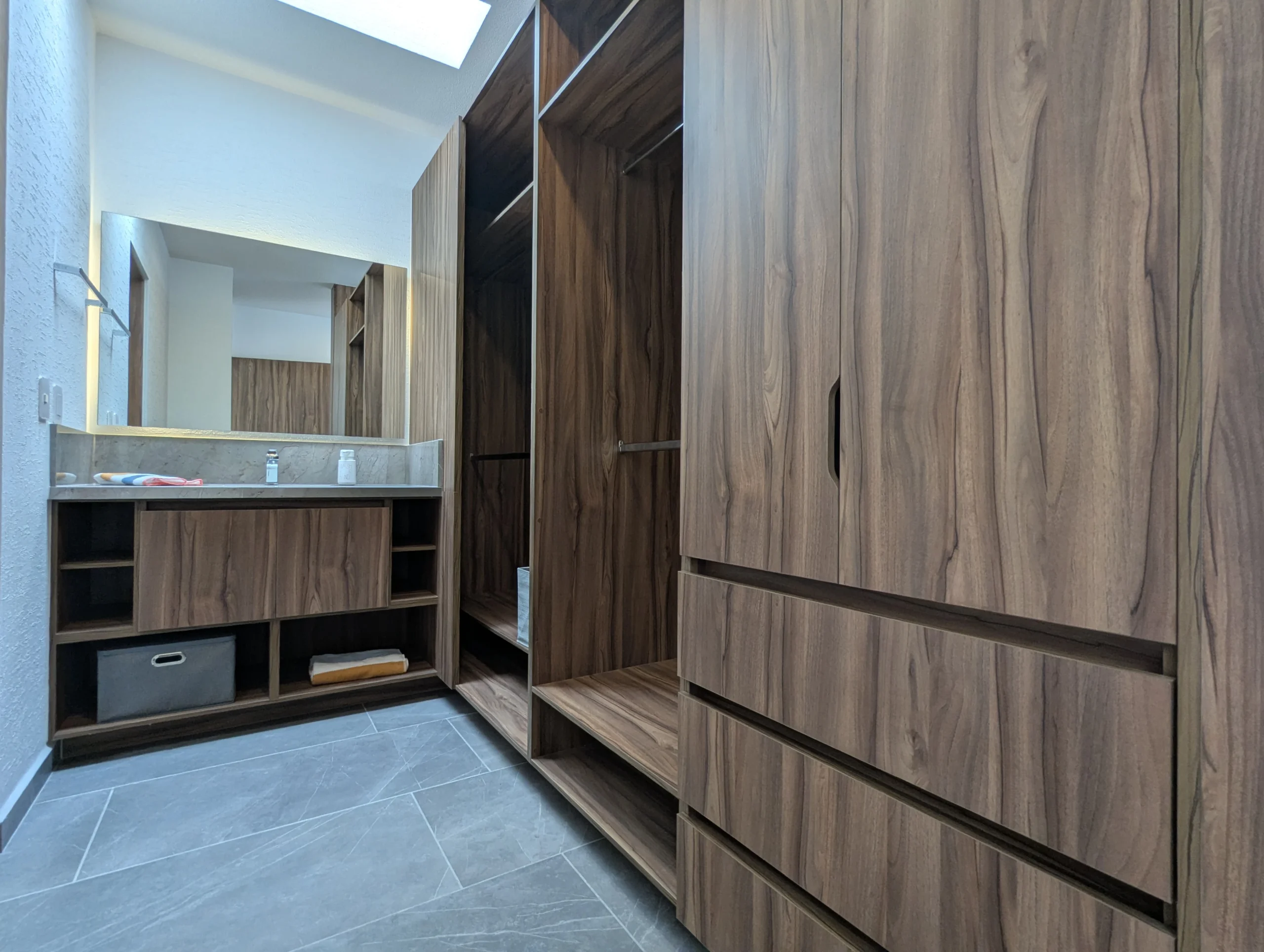 Zibatá. Estudio, cocina equipada, sonido ambiente y área de lavado
