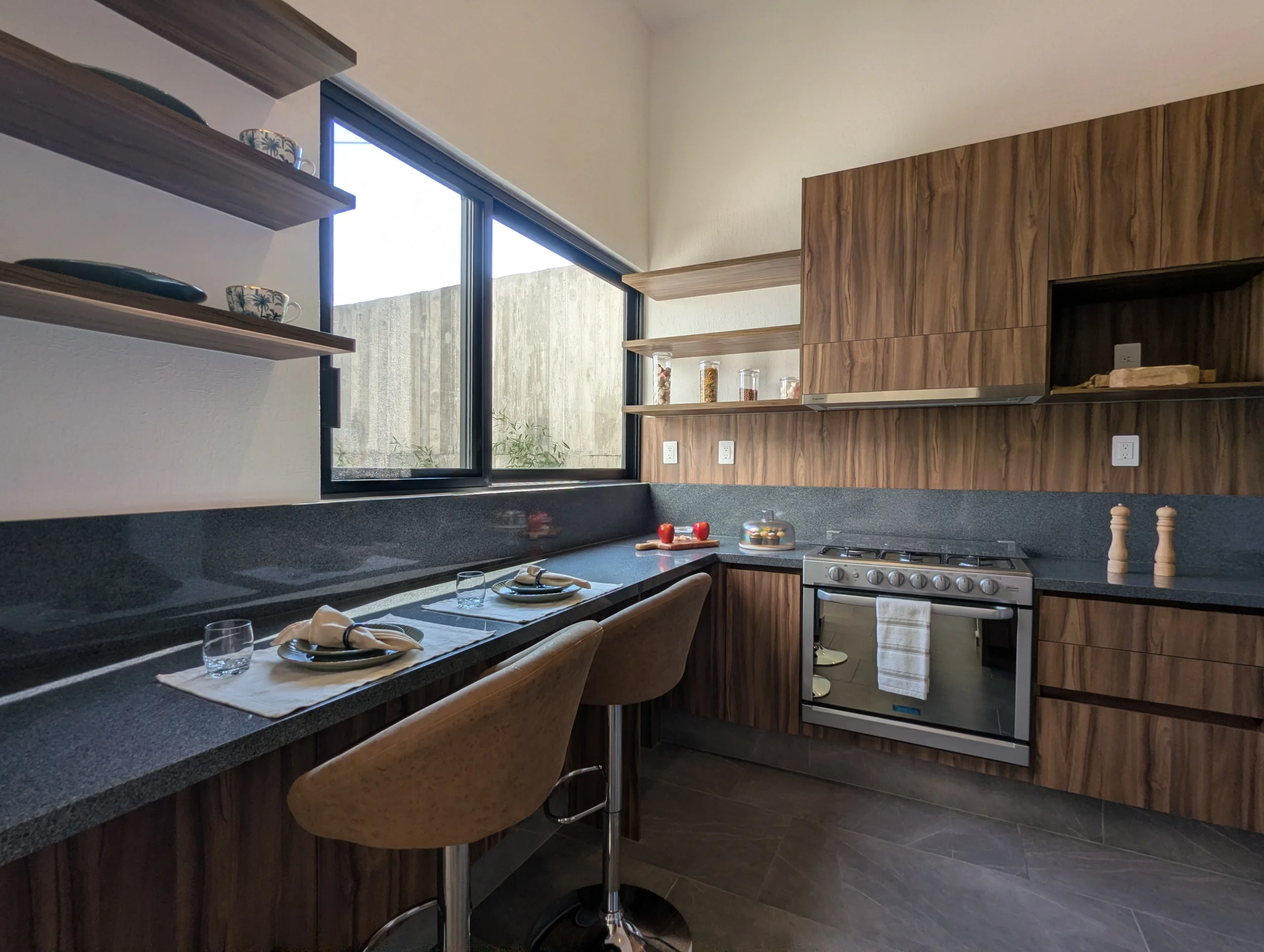 Zibatá. Estudio, cocina equipada, sonido ambiente y área de lavado