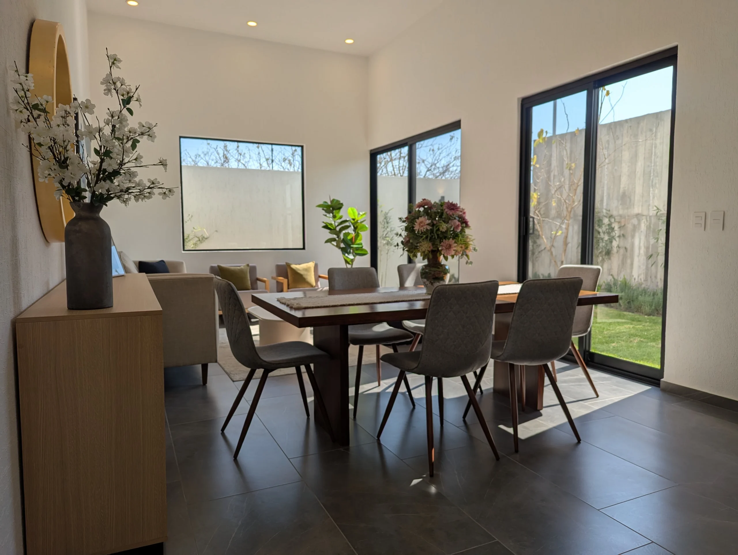 Zibatá. Estudio, cocina equipada, sonido ambiente y área de lavado
