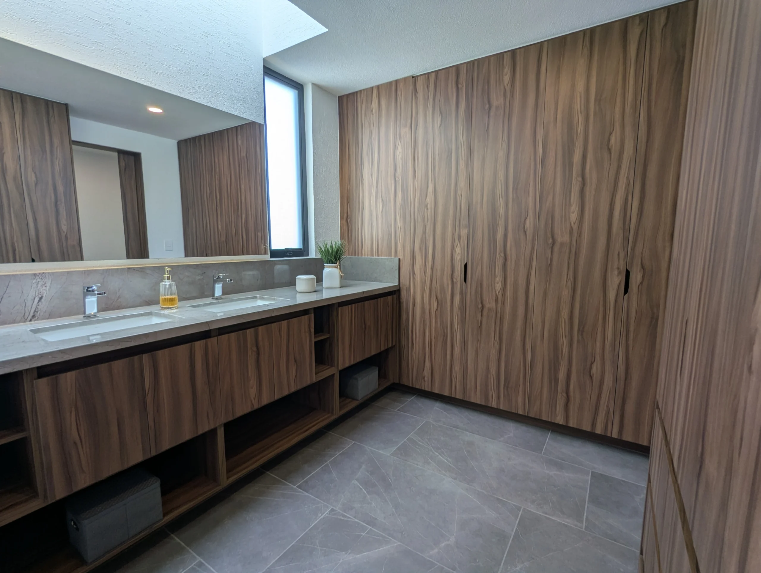 Zibatá. Estudio, cocina equipada, sonido ambiente y área de lavado
