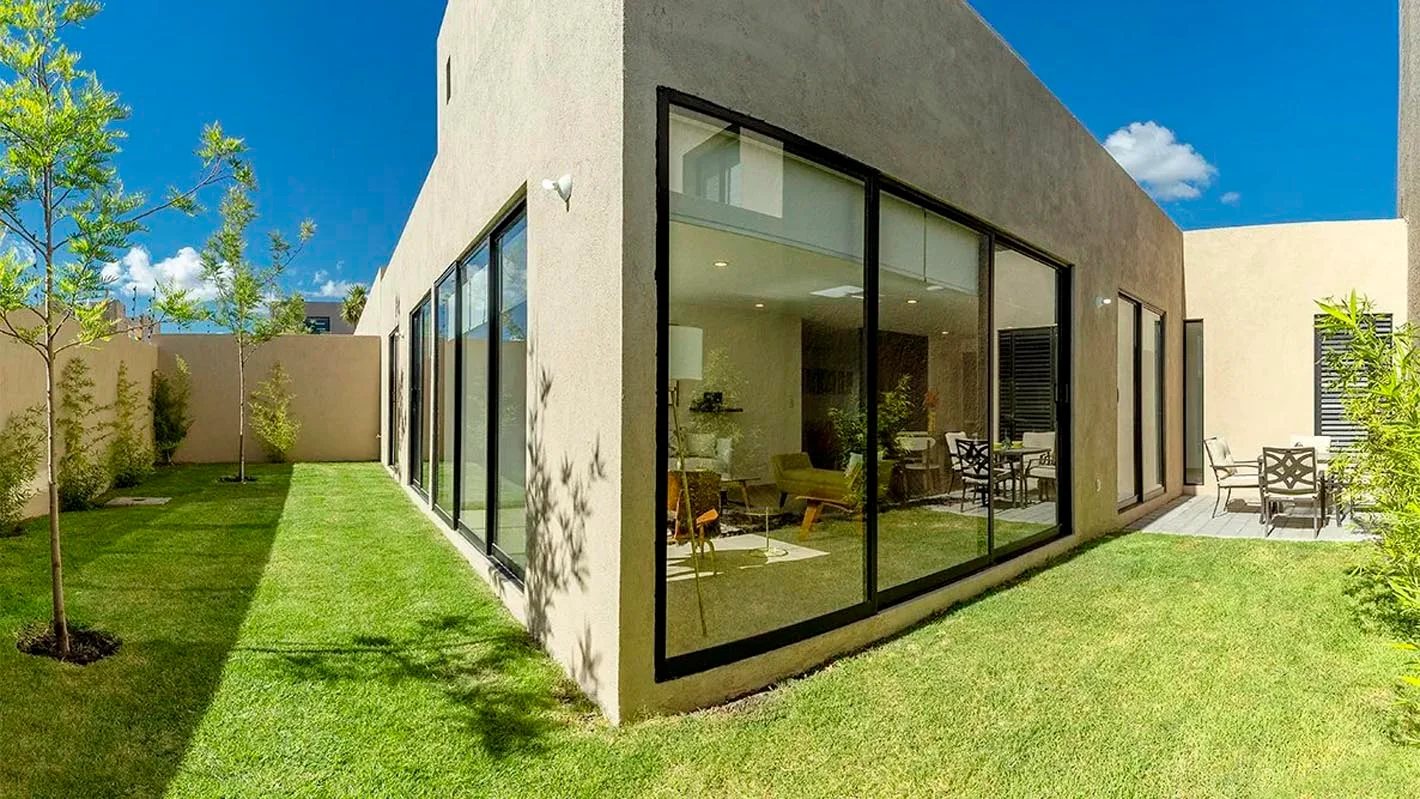 Zibatá. Amplio jardín, sonido ambiente, área de lavado, estudio y cocina equipada