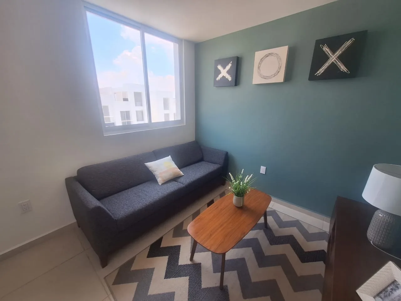 Zibatá, Amplio jardín y Sala de T.V.