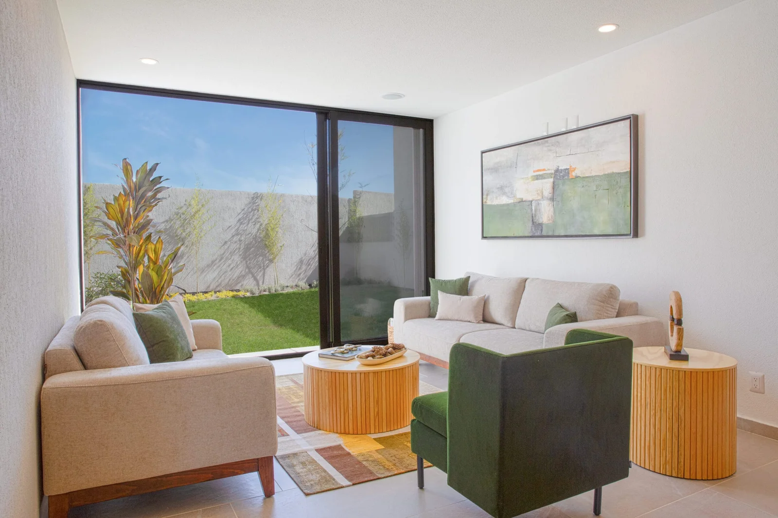 Altos Juriquilla. Estudio, sonido ambiente, cocina equipada y área de lavado