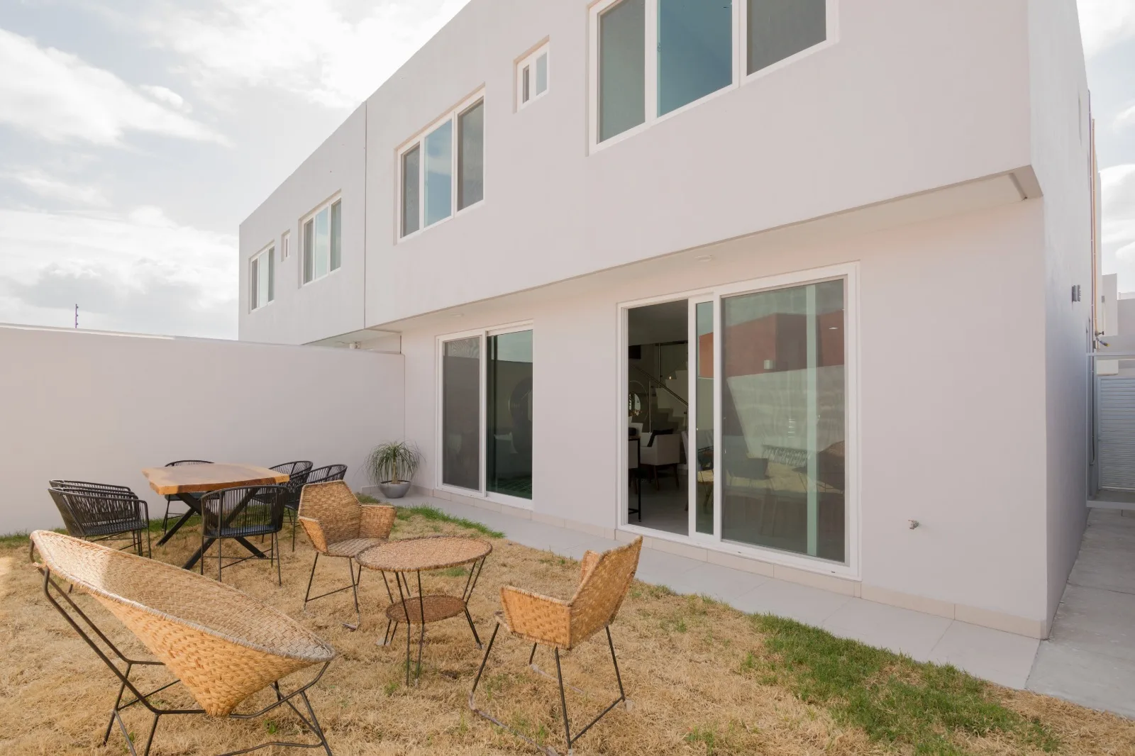 La Vista. Lujosa casa. 3 Recámaras